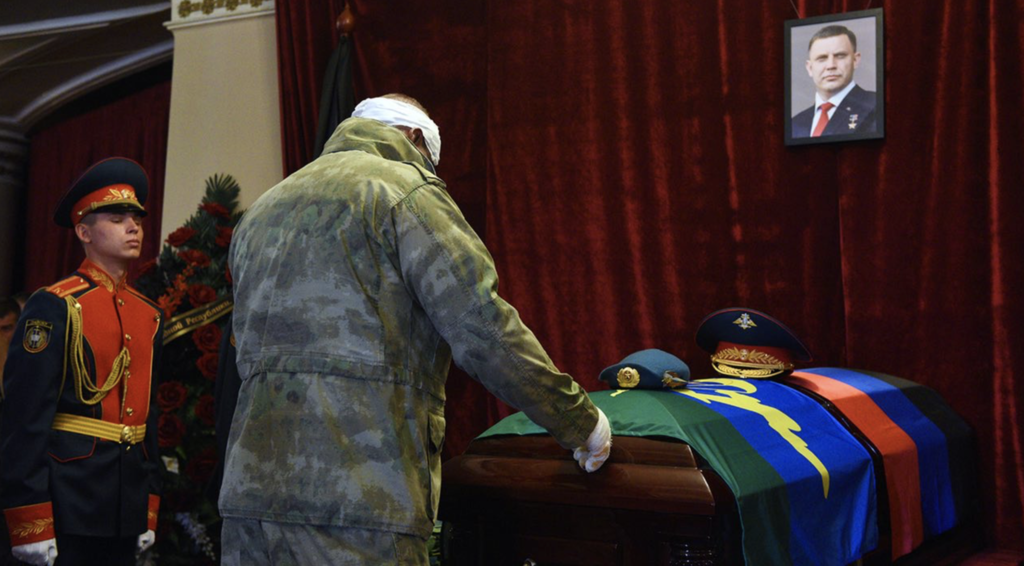 Захарченка ховають у закритій труні: фоторепортаж з Донецька