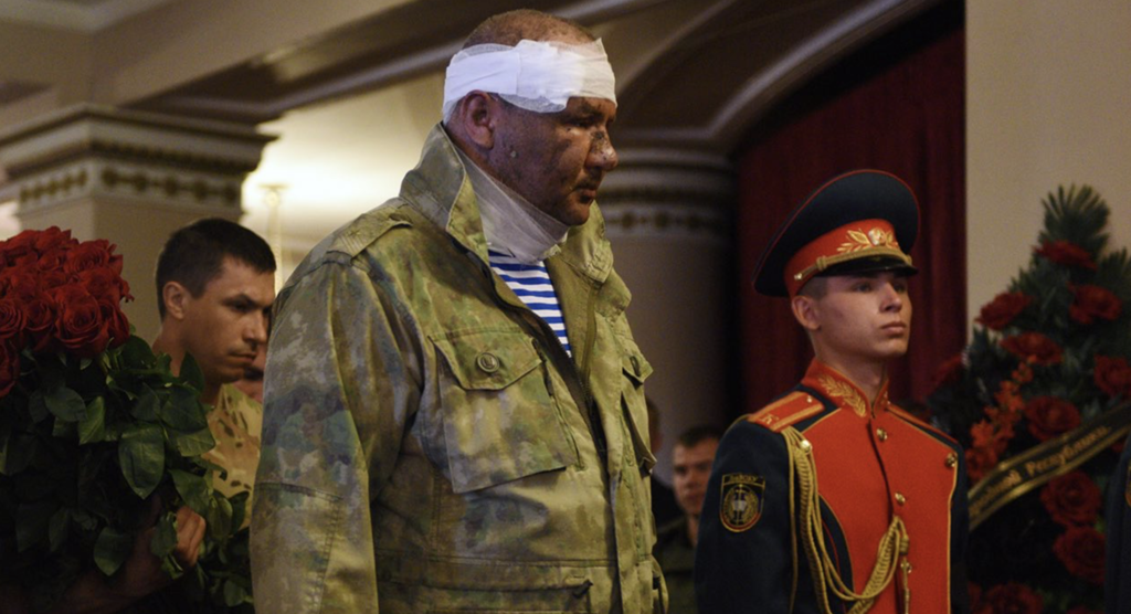 Захарченка ховають у закритій труні: фоторепортаж з Донецька