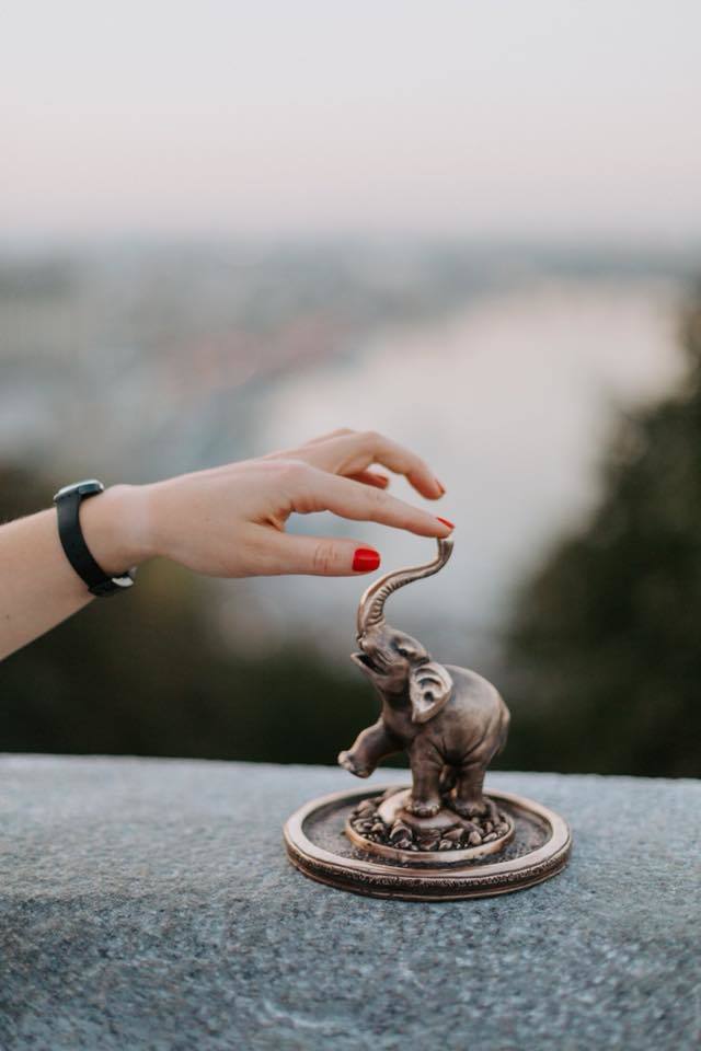 У Києві з'явилася незвичайна маленька скульптура: фото
