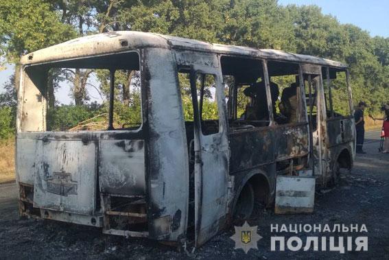 Вез 20 детей: на Сумщине полностью сгорел пассажирский автобус. Фото ЧП