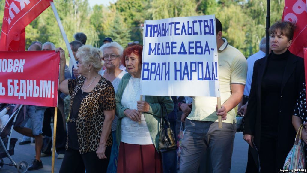 ''Людоеды'': в Крыму набросились с критикой на Путина и Медведева