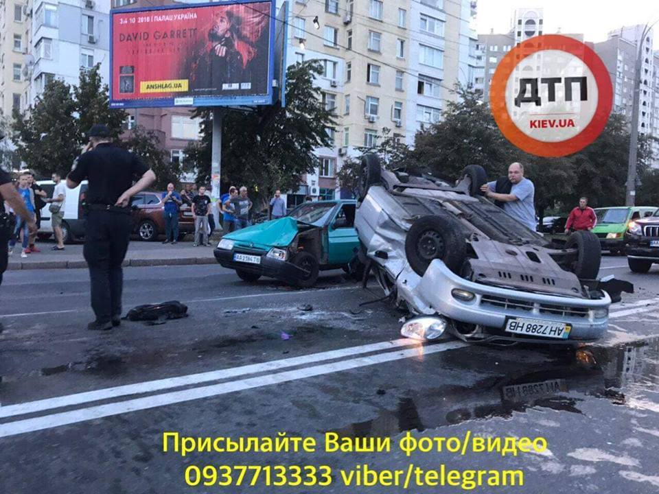 Мертвецки пьян: в Киеве водитель убегал от полиции и протаранил 4 авто