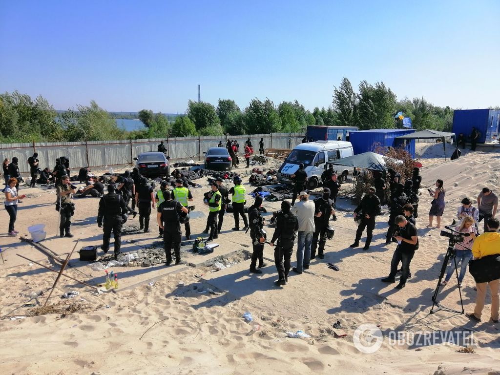 В Киеве задержали титушек в балаклавах и с гранатами