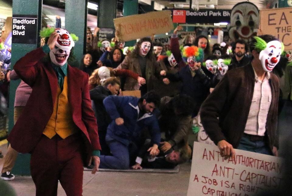 Джокер устроил хаос в метро во время съемок легендарного фильма