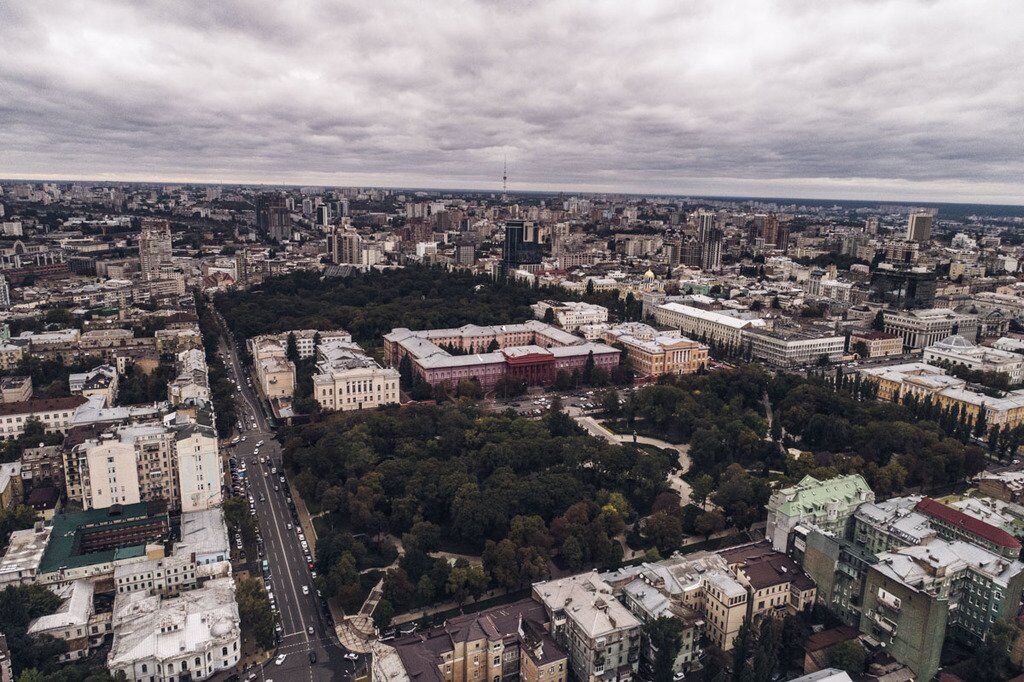 Осінь вже тут: з'явилися фото і відео похмурого Києва з висоти