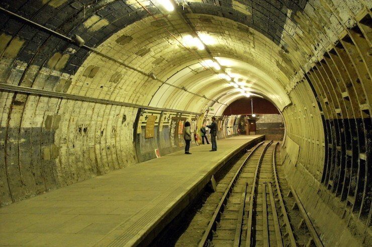 У метро Лондона майже півсотні "станцій-привидів"