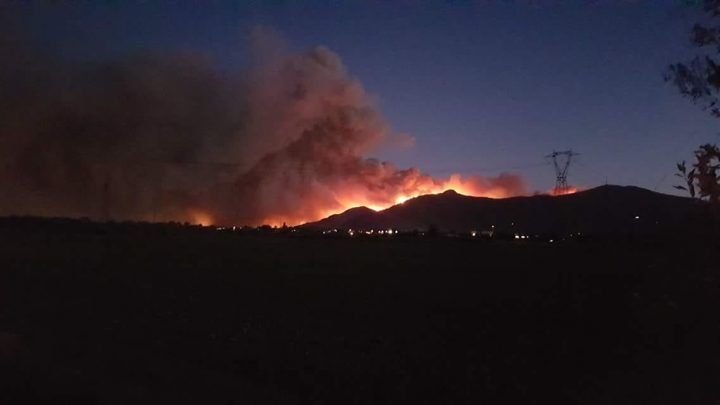 Пекельне полум'я: в Італії сотні людей покинули домівки через страшну пожежу