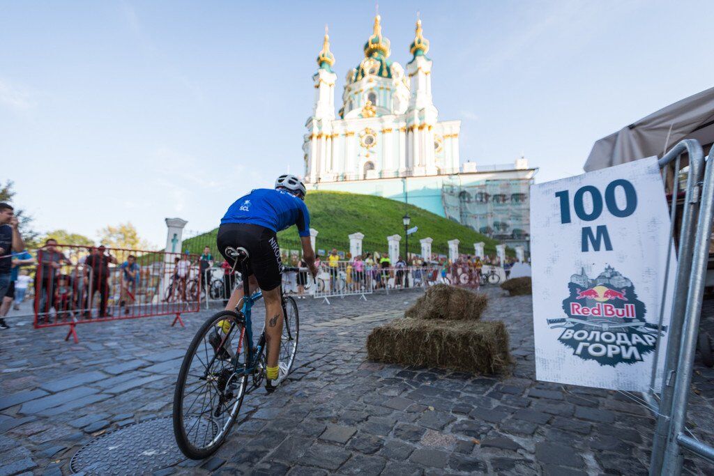 Более 200 велосипедистов покорили Андреевский спуск в соревновании Red Bull Володар Гори 2018