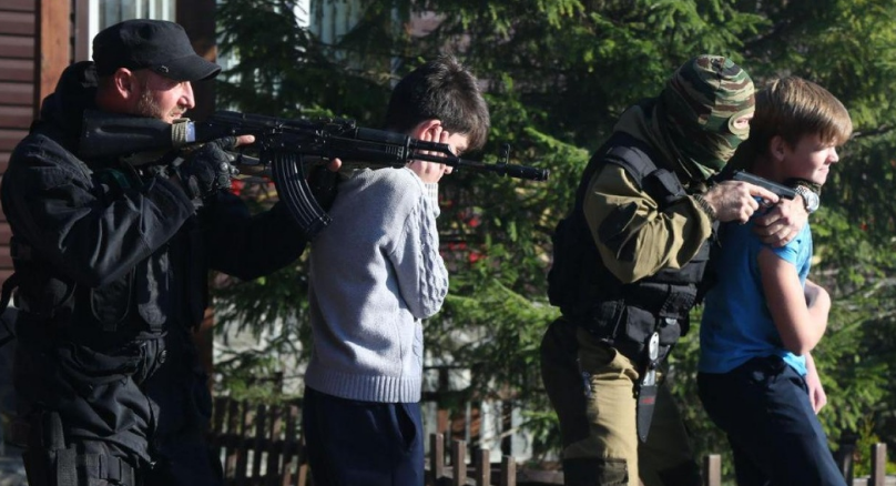 Как в Беслане: в России на развлекательном мероприятии ''захватили в заложники'' детей