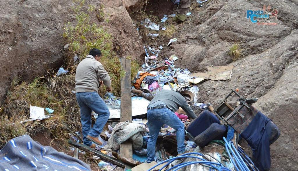 В Перу автобус рухнул в пропасть с 300 метров: 23 погибших, 15 ранены