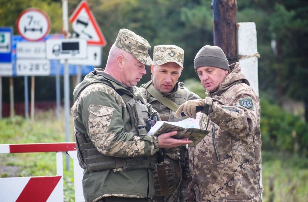 ''Зелені чоловічки'' у Карпатах: Міноборони пояснило тривожну ситуацію