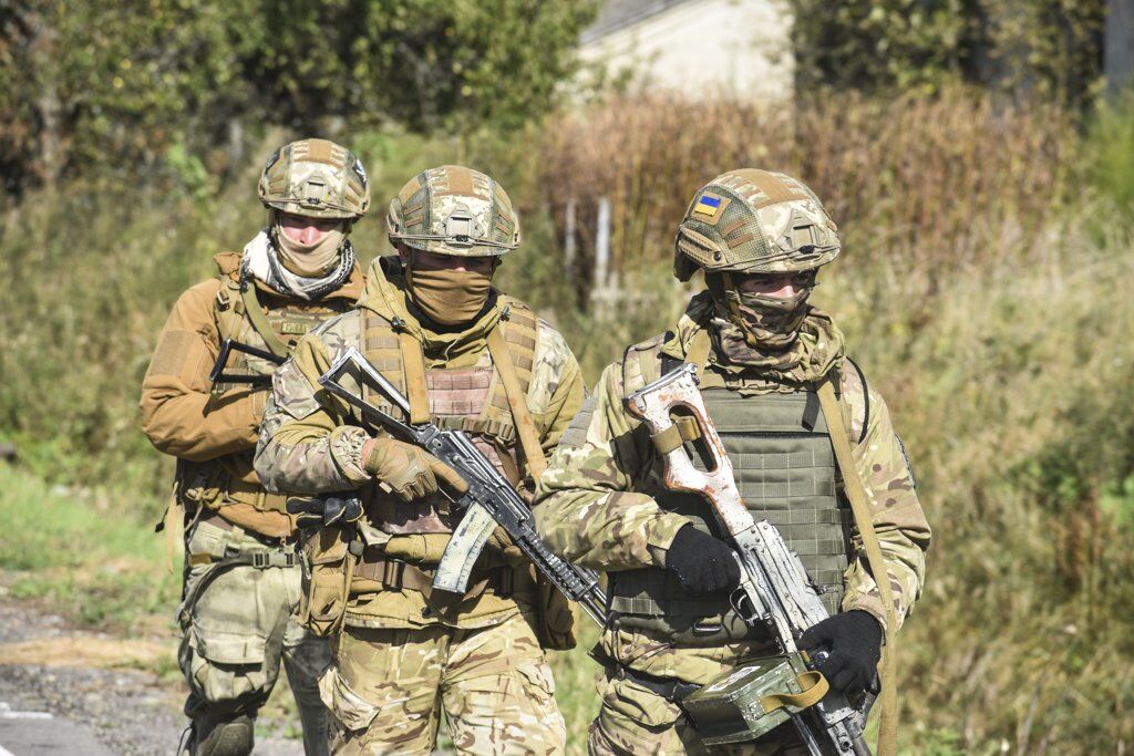 ''Зелені чоловічки'' у Карпатах: Міноборони пояснило тривожну ситуацію