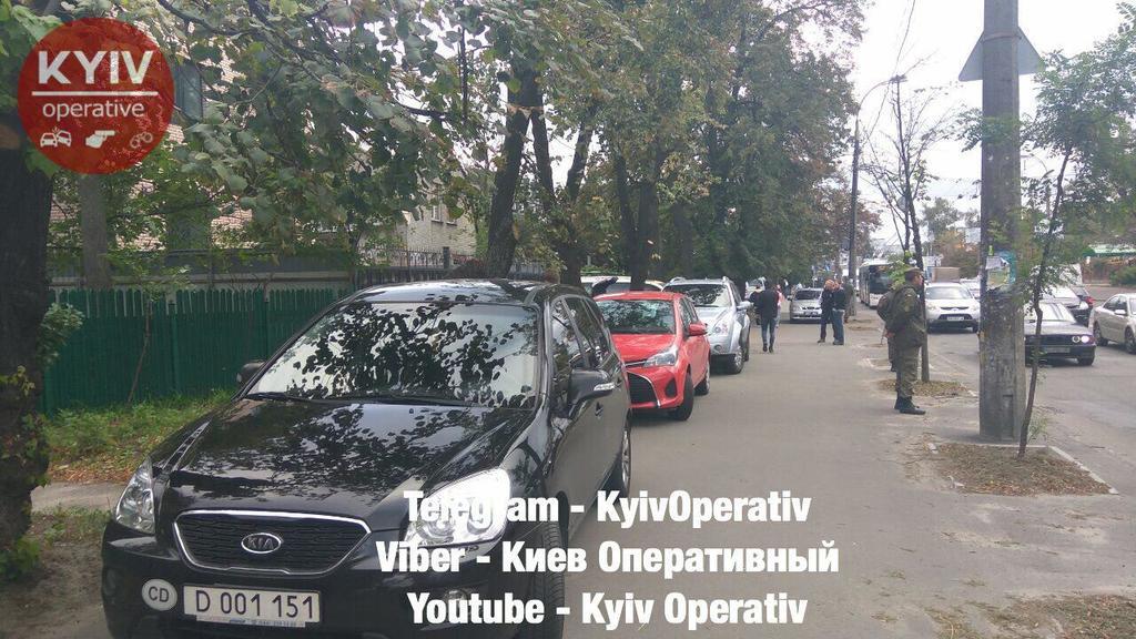 В Киеве облили фекалиями авто дипломатов РФ