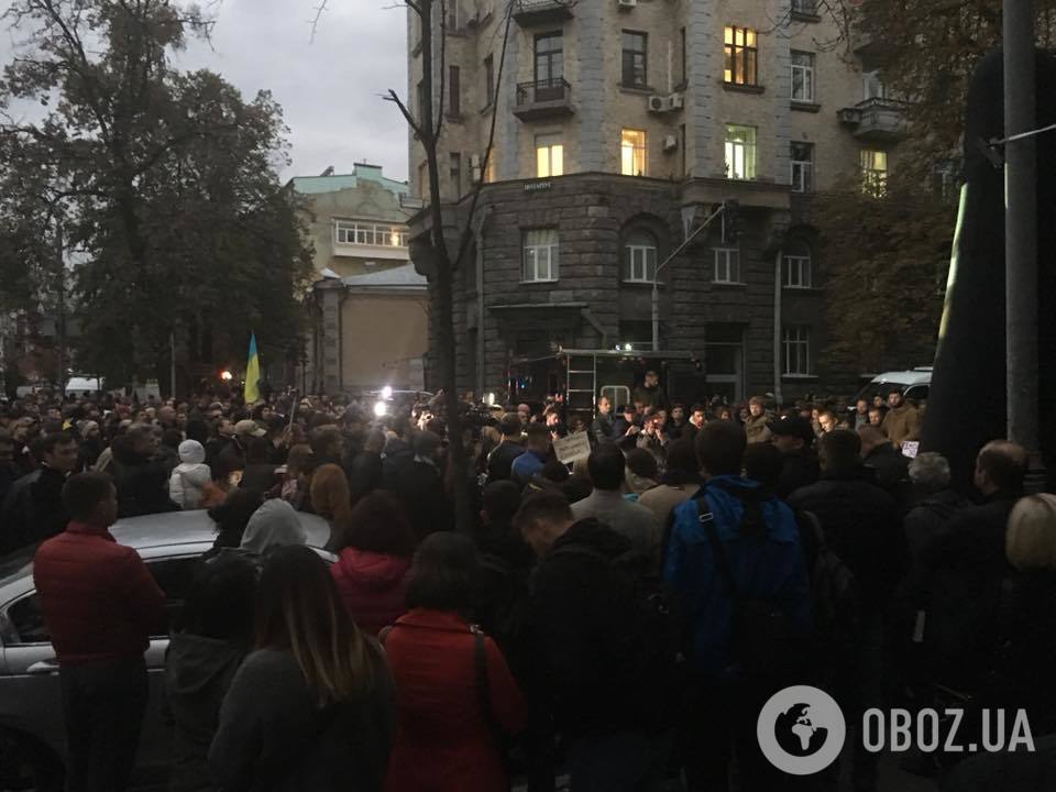 ''Мовчання вбиває'': кияни вийшли на протест під адміністрацію президента