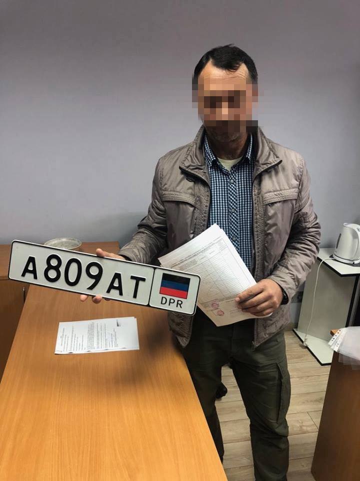 Екс-співробітник МВС роз'їжджав по Києву з номерами ''ДНР'' і попався СБУ: фото і подробиці