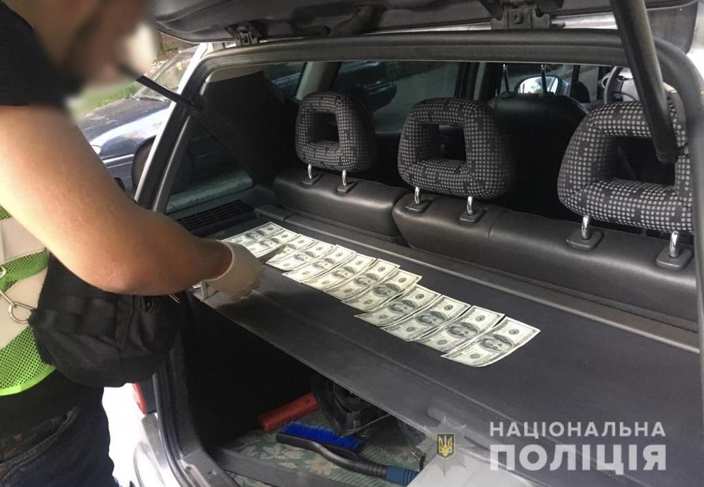 У Києві впіймали на хабарі топ-чиновника Держгеонадр