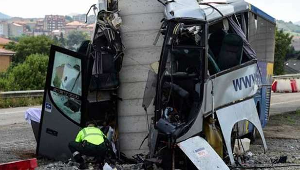 В Испании разбился автобус: пятеро погибших, десятки пострадавших