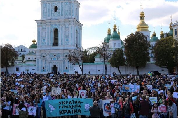 "Я тебе не шуба!" По Киеву прошли маршем тысячи зоозащитников. Фоторепортаж 