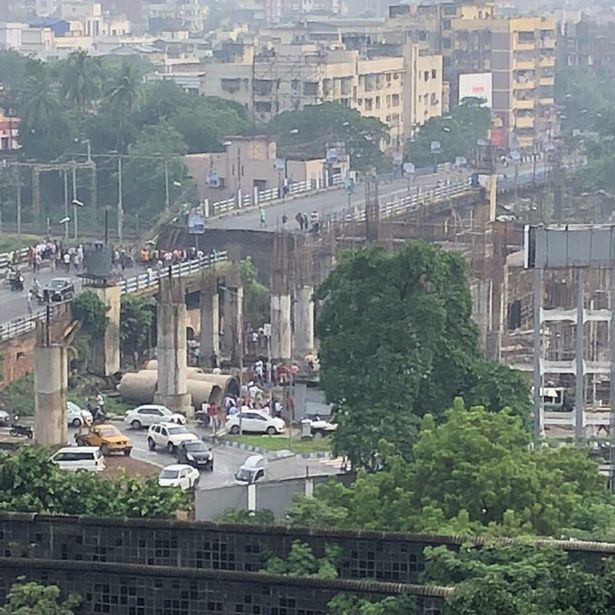 В Індії в годину пік обвалився міст: п'ятеро загиблих, десятки поранених і похованих заживо