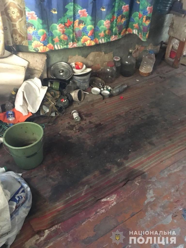 "Розчленували сокирою і ножем": під Києвом виявили труп у валізі