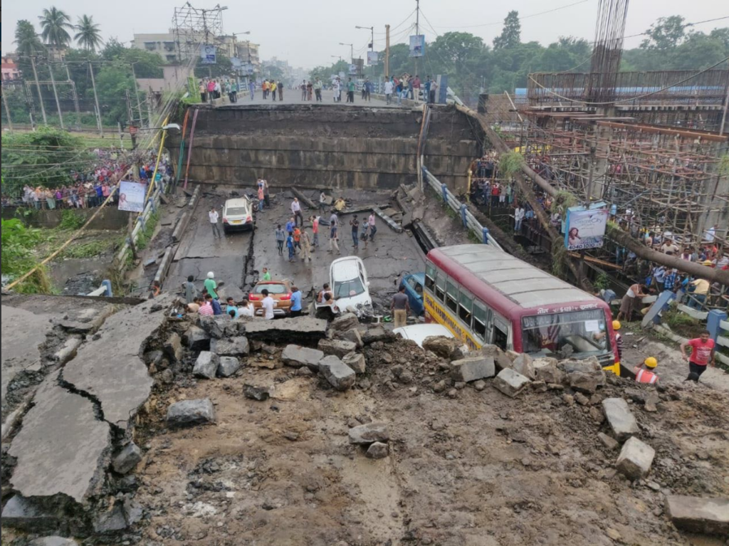 Обрушение моста в Калькутте