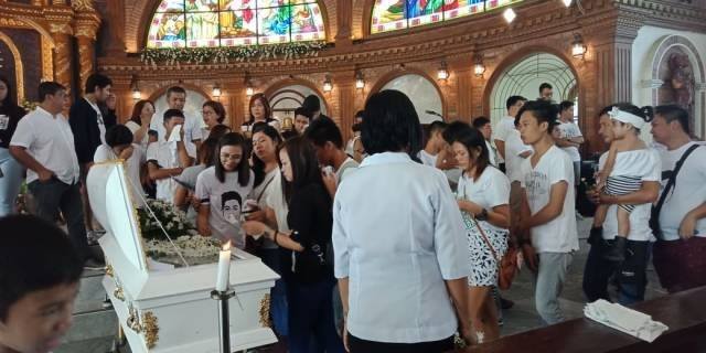 Замуж за мертвеца: на Филиппинах прошла необычная свадьба