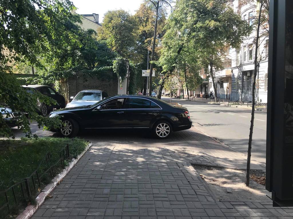 ''Законодавець не знає законів!'' У Києві відома екс-нардеп втрапила у скандал