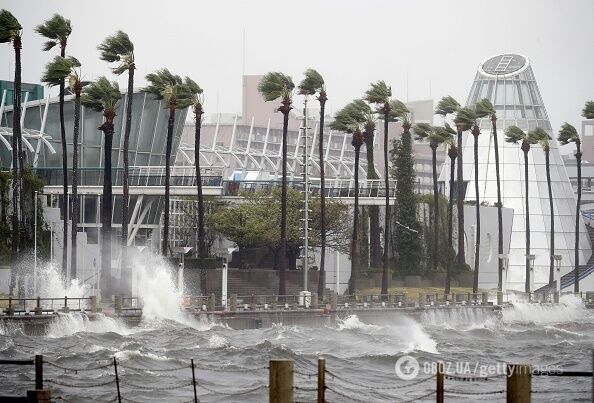 Японию накрыл смертоносный тайфун: сотни пропавших без вести
