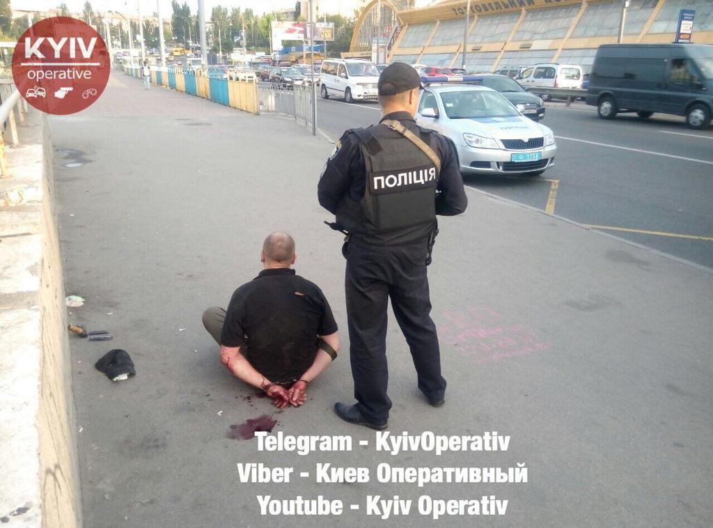 В Киеве неадекват обстрелял троллейбус: подробности, фото и видео