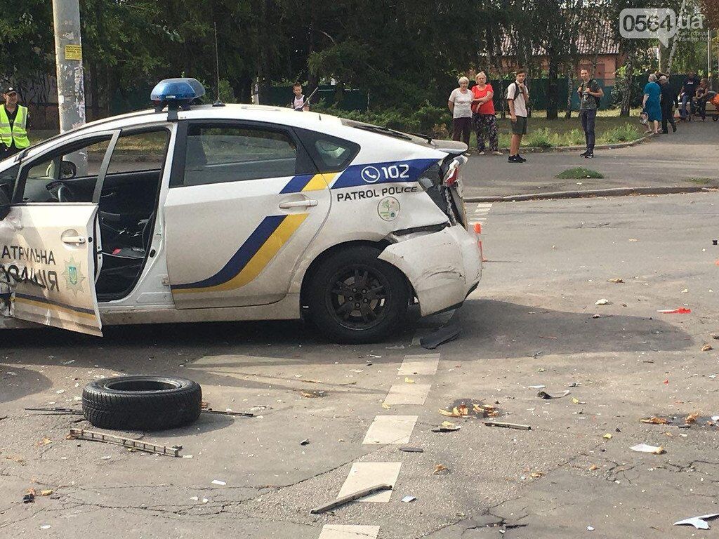 В Кривом Роге экипаж полиции протаранил маршрутку и две легковушки