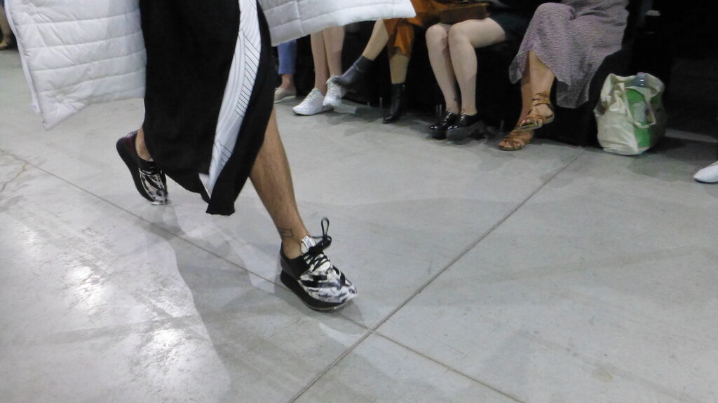 Мюлі і потворні кросівки: що взувати, якщо ти головний модник в Києві