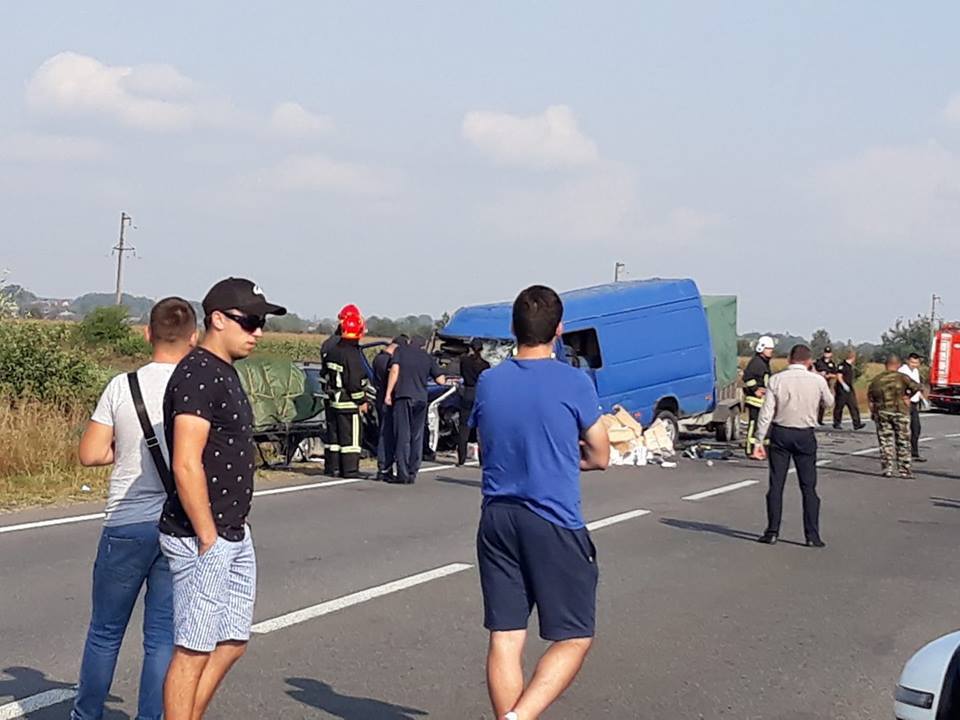 Загинули діти, 9 поранених: у Коломиї сталася кривава ДТП. Опубліковані фото трагедії