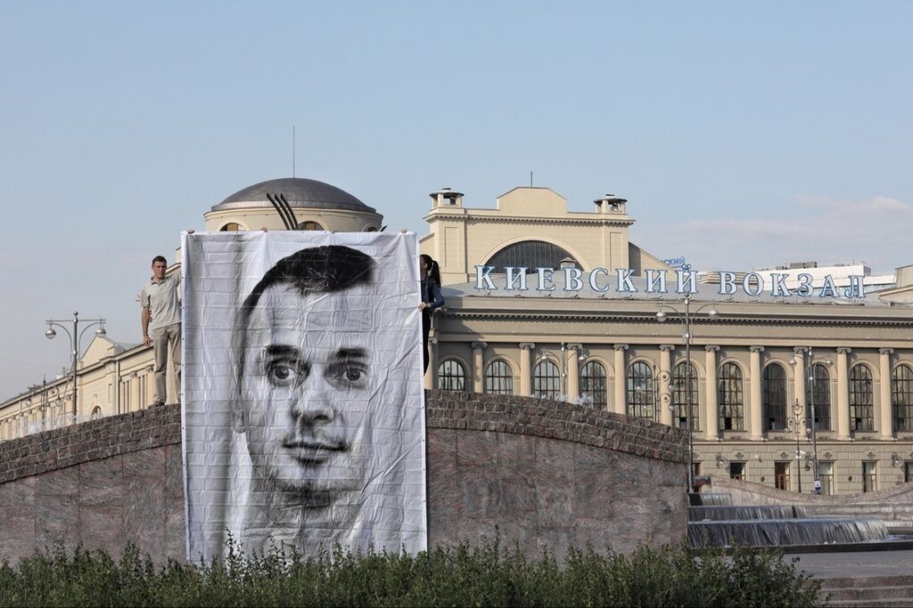В России под носом у Путина развернули баннер с Сенцовым: фотофакт