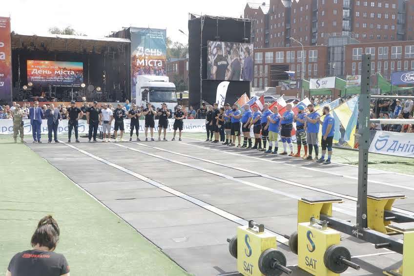Битва найсильніших: у Дніпрі на День міста влаштували чемпіонат світу зі стронгмену 