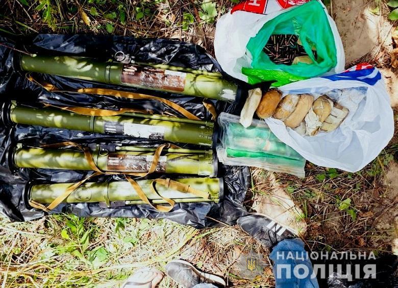 В Киеве полиция нашла у АТОшника схрон с оружием: ему грозит тюрьма
