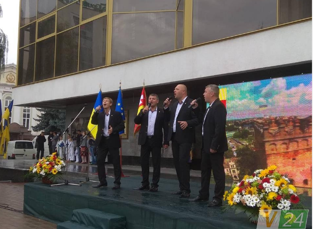  ''От Луцка до Луганска!'' Порошенко выступил с мощным обращением к "единой Украине"