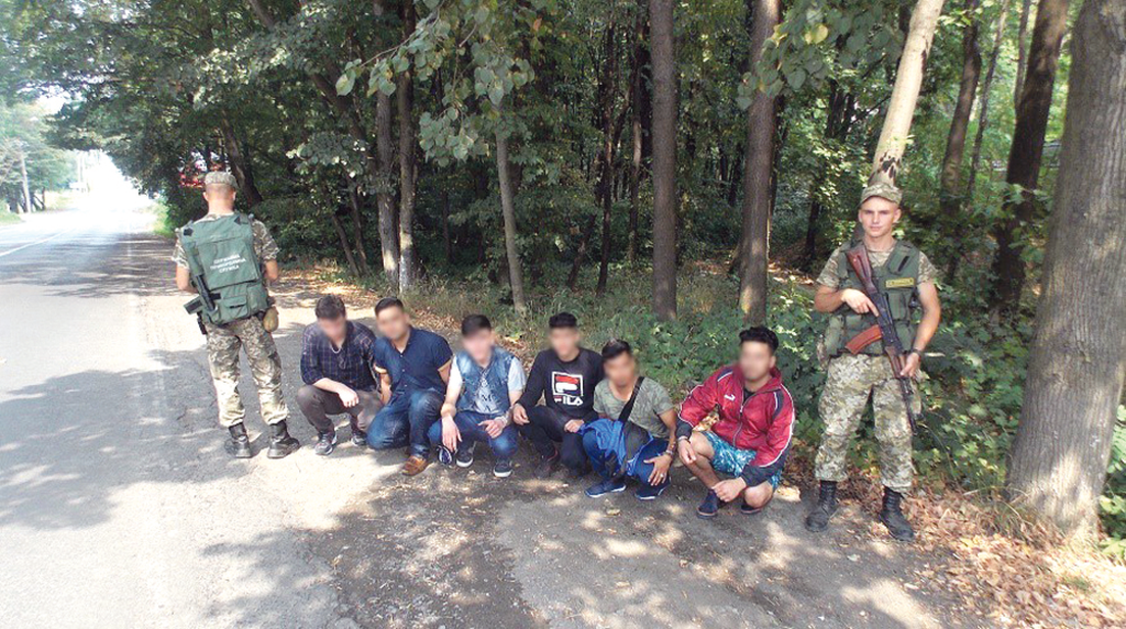 ''Придется потесниться'': Украину предупредили о ''штурме'' беженцев из Африки