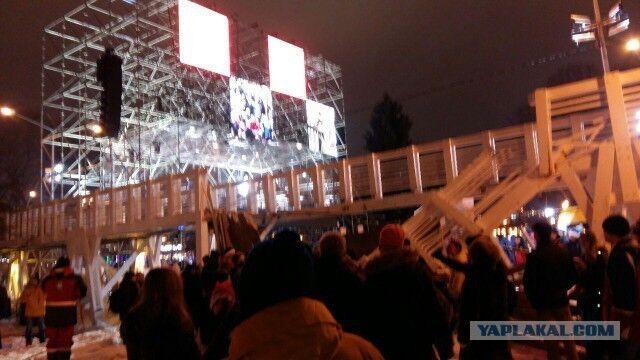 В Москве на людей рухнул мост: выяснилась причина жуткого новогоднего ЧП