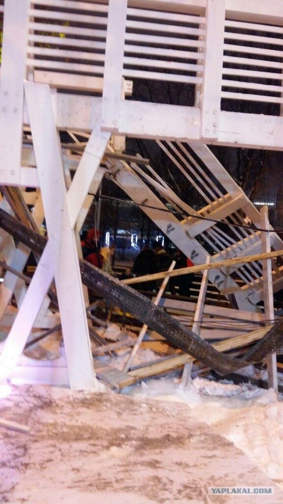 У Москві на людей обвалився міст: з'ясувалася причина НП