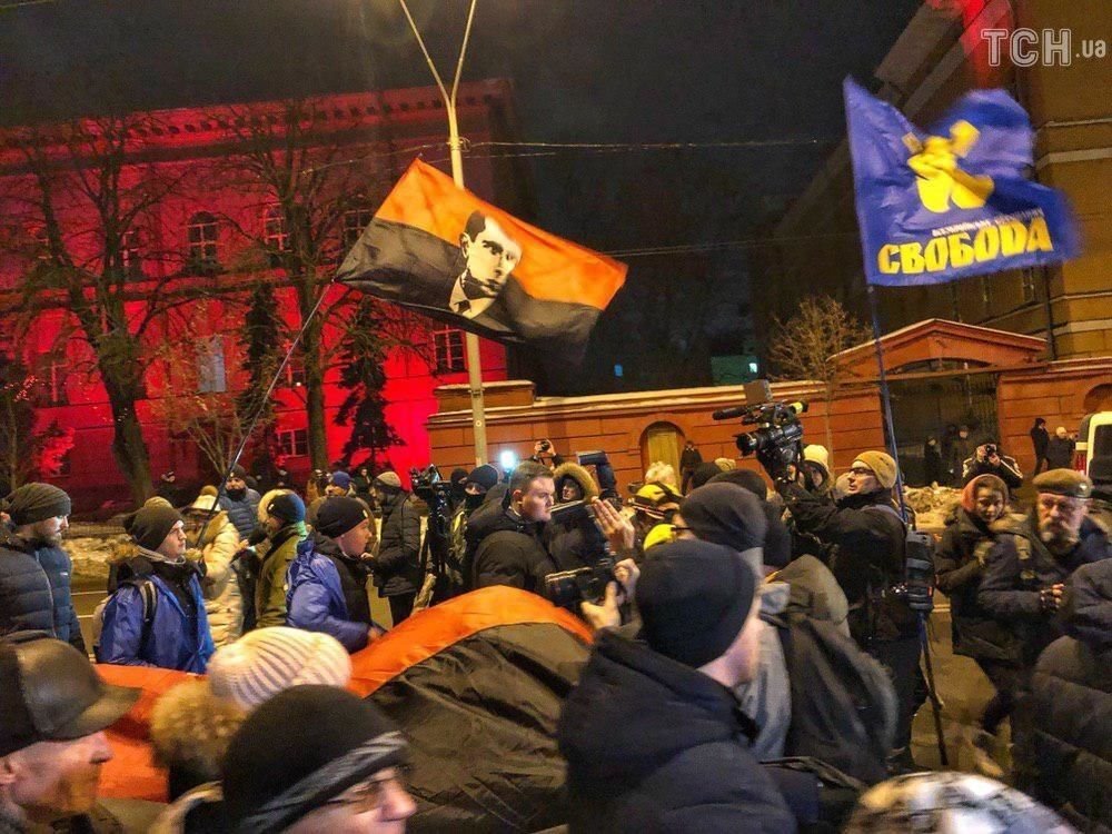 Снеговики и ''Героям слава!'' В Киеве прошел уникальный марш в честь Бандеры