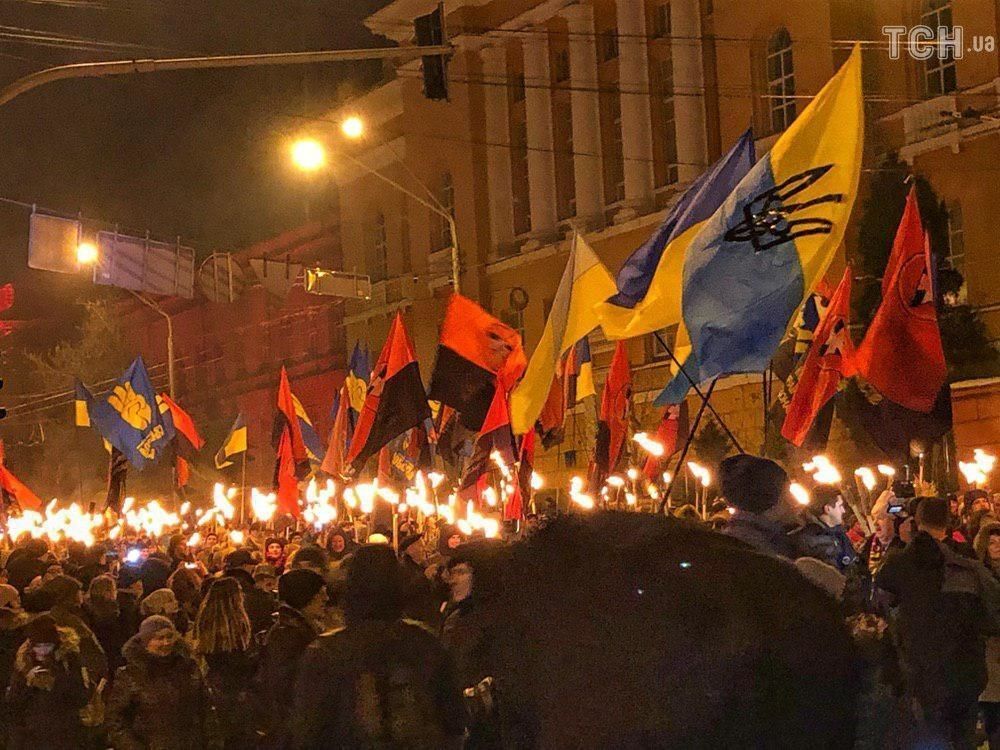 Снеговики и ''Героям слава!'' В Киеве прошел уникальный марш в честь Бандеры