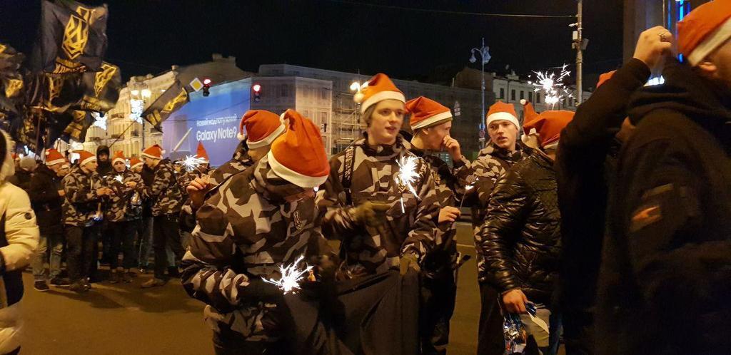 Снеговики и ''Героям слава!'' В Киеве прошел уникальный марш в честь Бандеры. Все подробности