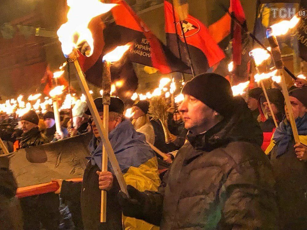 Снеговики и ''Героям слава!'' В Киеве прошел уникальный марш в честь Бандеры