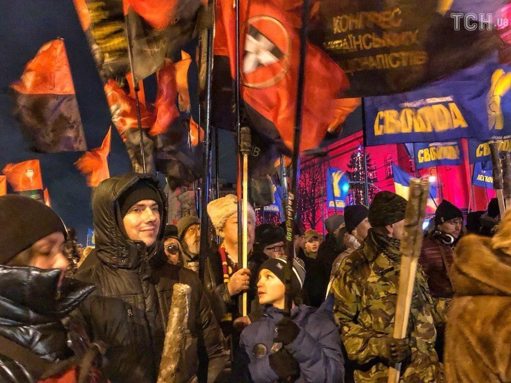 Снеговики и ''Героям слава!'' В Киеве прошел уникальный марш в честь Бандеры