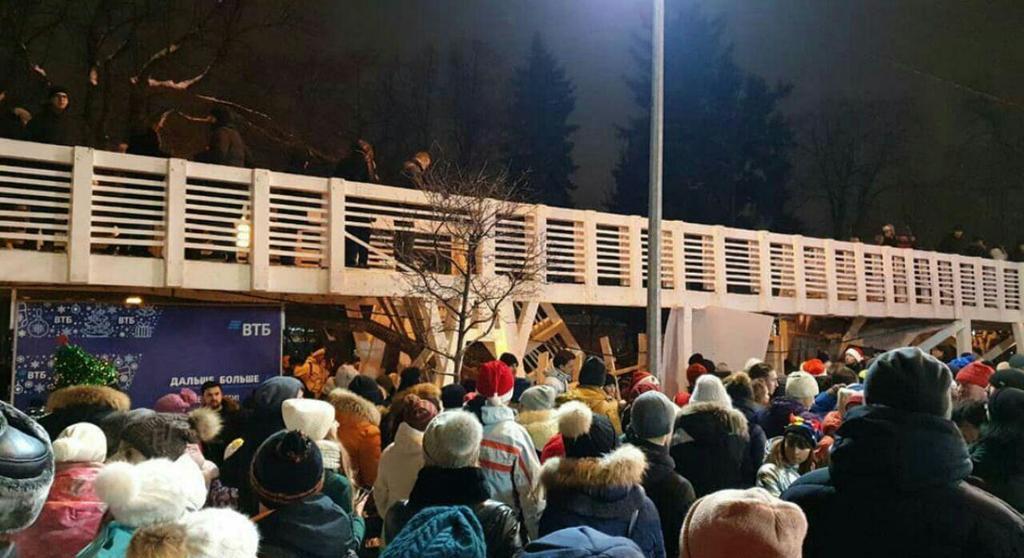 Мост упал на людей: в Москве — жуткое ЧП в новогоднюю ночь