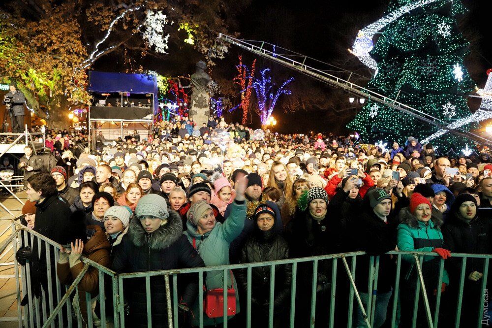 Как встречали Новый год в разных уголках Украины: яркие фото и видео
