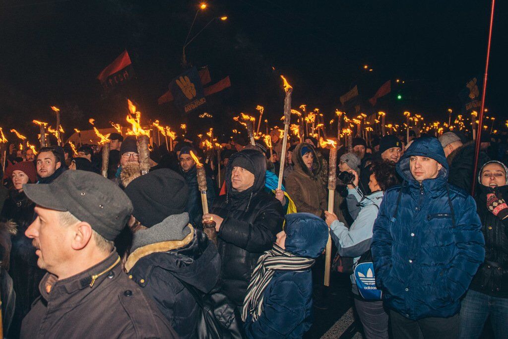 Сніговики і ''Героям слава!'' У Києві пройшов унікальний марш на честь Бандери. Усі подробиці