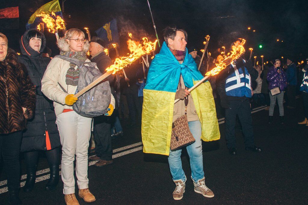Снеговики и ''Героям слава!'' В Киеве прошел уникальный марш в честь Бандеры. Все подробности