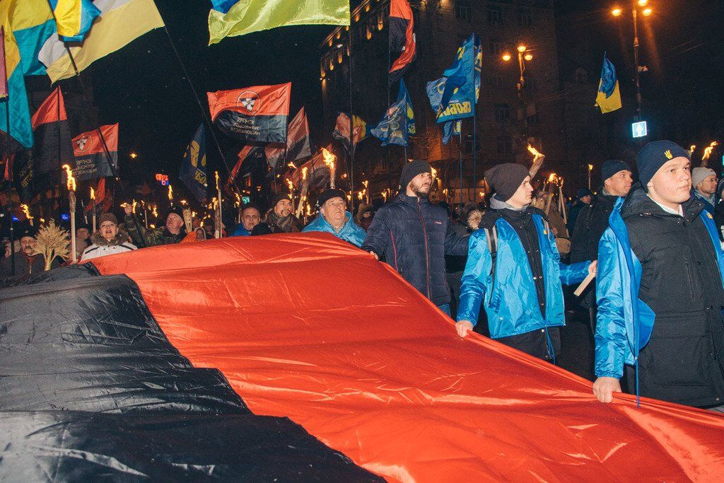 Снеговики и ''Героям слава!'' В Киеве прошел уникальный марш в честь Бандеры. Все подробности