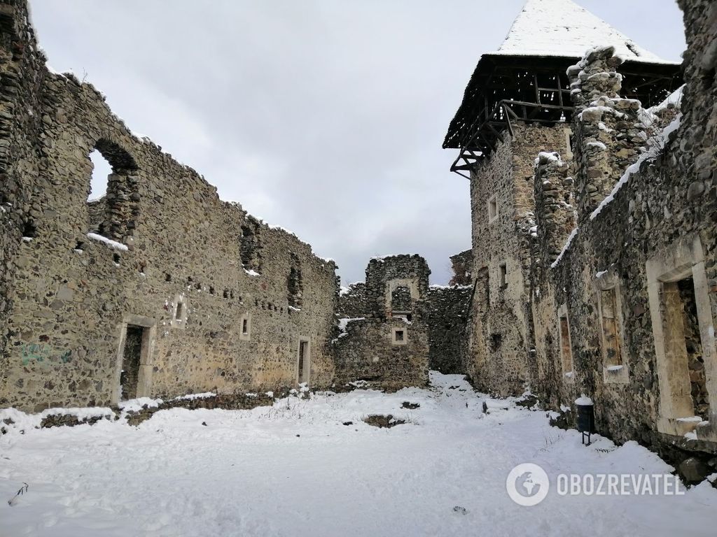 Зруйнований 400 років тому: як виглядає Невицький замок взимку